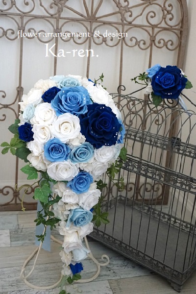 ウェディングブーケ（ホワイト×ブルーローズのキャスケードブーケ） | flower arrangement  design Ka-ren.